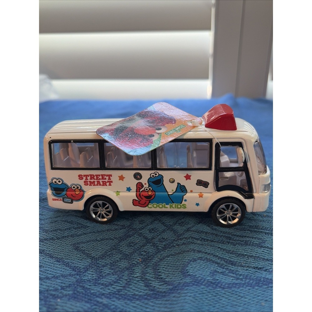 Sesame Street Diecast Tour Bus 5" Pull Back Motion Doors Open NEW 1:32